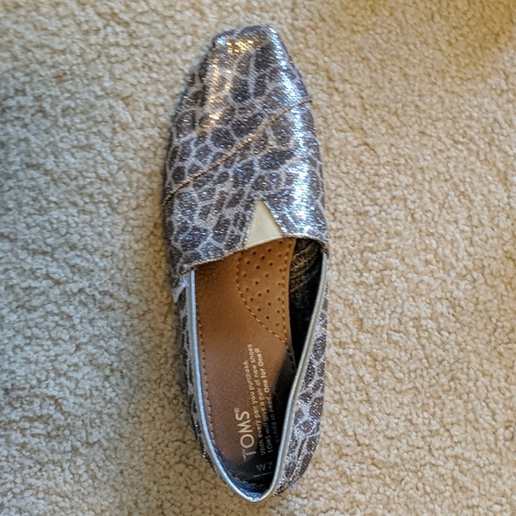 Toms - Giraffe Print - Picture 3 of 3